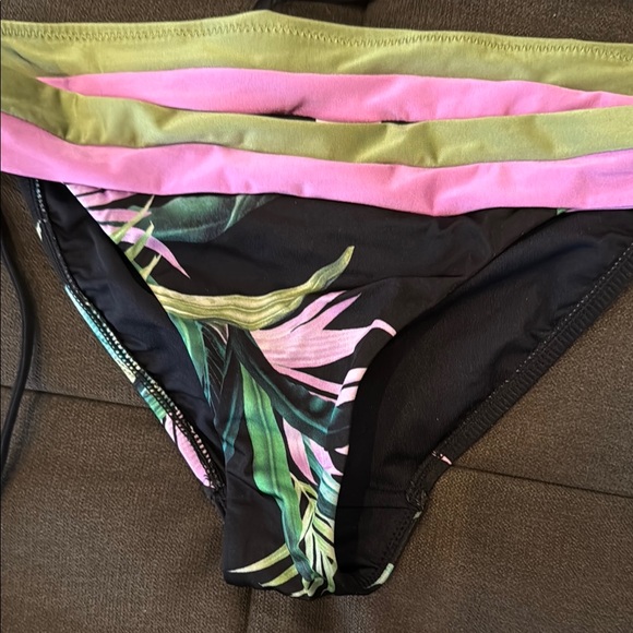 Tropical Print Bikini Set - Picture 2 of 5